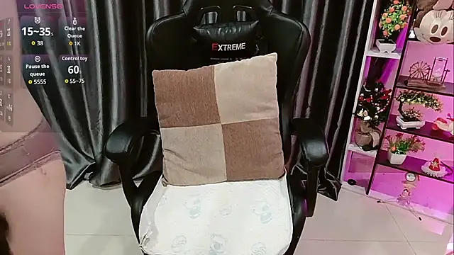 Snapshot of Yuki-yio chatting on November 14, 2025, 1:42 am Yuki-yio online show from November 14, 2025, 1:42 am