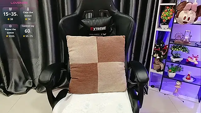 Snapshot of Yuki-yio chatting on November 21, 2025, 1:15 am Yuki-yio online show from November 21, 2025, 1:15 am