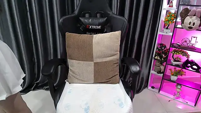 Snapshot of Yuki-yio chatting on October 8, 2025, 1:18 am Yuki-yio online show from October 8, 2025, 1:18 am