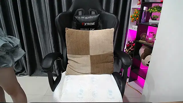 Snapshot of Yuki-yio chatting on September 14, 2025, 12:33 am Yuki-yio online show from September 14, 2025, 12:33 am