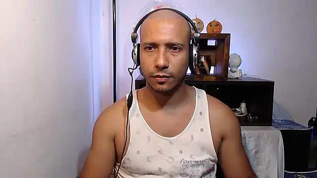 Snapshot of thommerxxx chatting on June 14, 2026, 12:18 am thommerxxx online show from June 14, 2026, 12:18 am