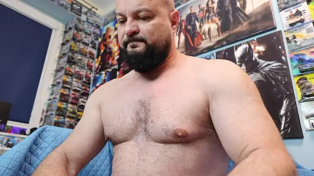 Snapshot of Muscle_Bear chatting on April 19, 2026, 4:46 am Muscle Bear online show from April 19, 2026, 4:46 am