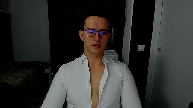 sexxymuscles4u online show from November 18, 2025, 10:29 am