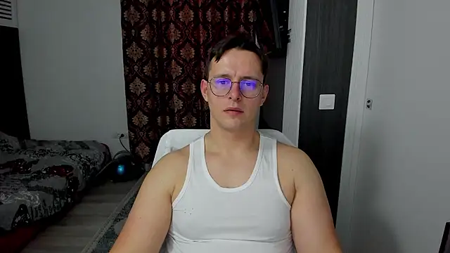 sexxymuscles4u online show from February 12, 2026, 1:44 pm