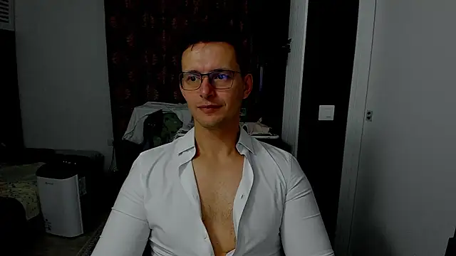 sexxymuscles4u online show from November 11, 2025, 7:36 am