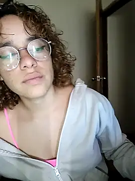 EmmaMelissa0521 online show from March 6, 2025, 6:26 pm