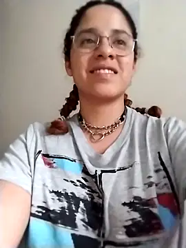 EmmaMelissa0521 online show from November 1, 2025, 10:25 pm