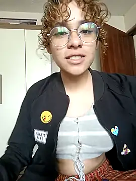 EmmaMelissa0521 online show from February 27, 2025, 5:37 pm