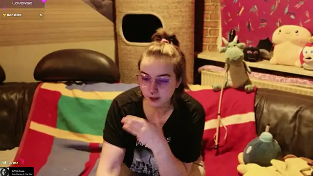 Snapshot of GamerGirl_Eve chatting on February 18, 2026, 6:15 pm GamerGirl Eve online show from February 18, 2026, 6:15 pm