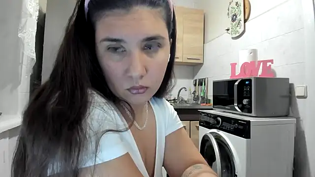 MiaMarrone online show from November 13, 2025, 12:58 am