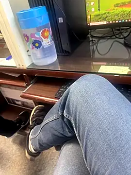 Snapshot of bigshow112 chatting on December 4, 2024, 6:05 am bigshow112 online show from December 4, 2024, 6:05 am