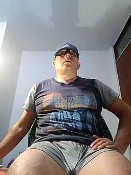 chicoguapo8 online show from October 13, 2025, 1:51 am