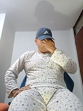 chicoguapo8 online show from September 27, 2025, 1:06 pm