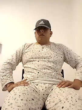 chicoguapo8 online show from October 9, 2025, 9:54 am