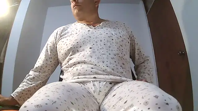 chicoguapo8 online show from November 27, 2025, 12:05 pm