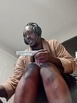 Makeyoucumallover online show from December 5, 2025, 3:16 am