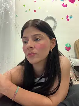 Estefani 32 online show from April 15, 2026, 8:42 pm