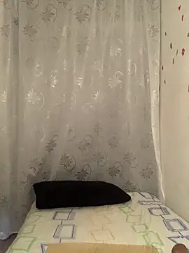 Estefani 32 online show from May 20, 2026, 9:45 pm