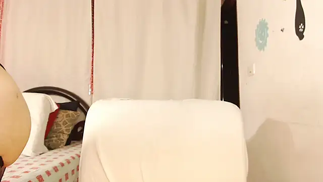 Estefani 32 online show from September 21, 2025, 1:49 pm