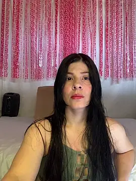 Estefani 32 online show from March 18, 2026, 7:26 pm