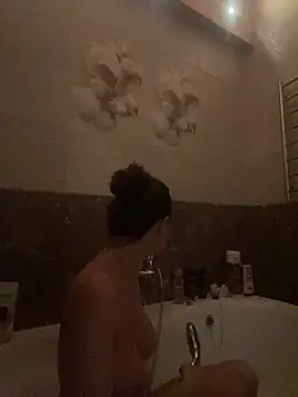 Flossy Vettie online show from February 4, 2026, 8:15 pm