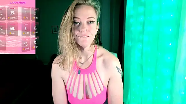 britteebee online show from October 18, 2025, 9:44 am