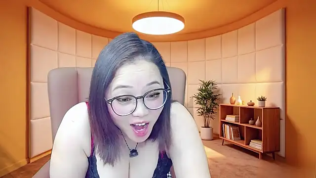 Snapshot of Giuliam chatting on July 5, 2026, 6:37 pm Giuliam online show from July 5, 2026, 6:37 pm