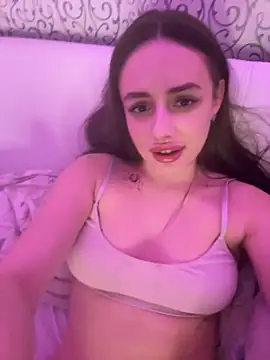 Lisaaan online show from October 13, 2025, 2:51 pm