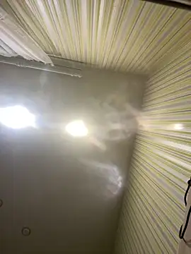 Lisaaan online show from December 22, 2025, 7:36 pm