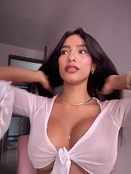 DulceLenns online show from November 6, 2025, 6:01 pm