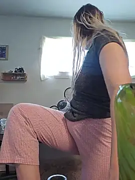 ScarletCallings420 online show from June 29, 2026, 3:46 am