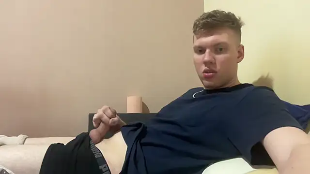 sexybooii6968 online show from April 5, 2026, 6:14 pm