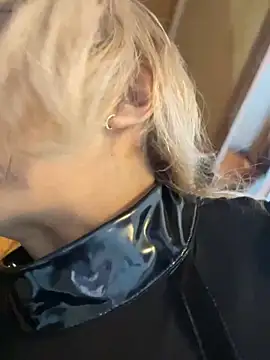 scarlett sexx69 online show from March 27, 2026, 11:44 am