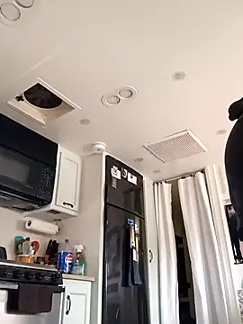 EZYves online show from February 12, 2026, 7:24 pm