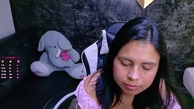 Snapshot of olivia_love_ chatting on May 17, 2026, 3:12 pm olivia love online show from May 17, 2026, 3:12 pm