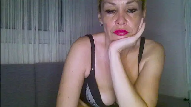 EvaaMina online show from June 17, 2026, 3:44 pm