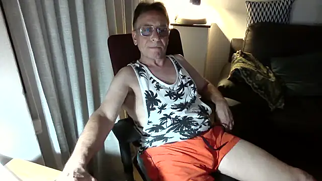 Snapshot of HETEREOMAN chatting on July 17, 2026, 9:34 pm HETEREOMAN online show from July 17, 2026, 9:34 pm