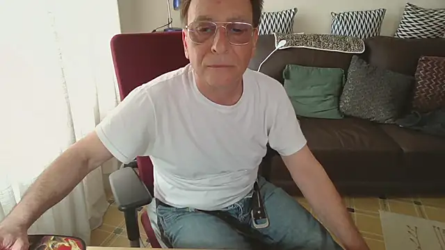 Snapshot of HETEREOMAN chatting on April 11, 2026, 3:38 pm HETEREOMAN online show from April 11, 2026, 3:38 pm