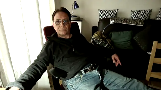 Snapshot of HETEREOMAN chatting on April 12, 2026, 4:43 pm HETEREOMAN online show from April 12, 2026, 4:43 pm