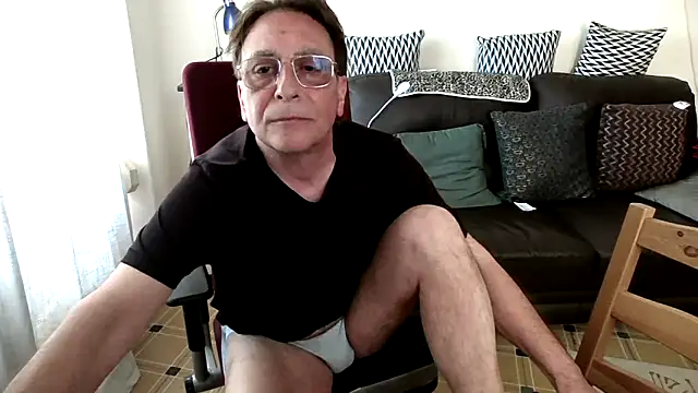 Snapshot of HETEREOMAN chatting on April 13, 2026, 4:11 pm HETEREOMAN online show from April 13, 2026, 4:11 pm