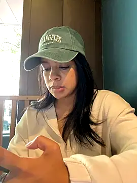 trianawhite online show from November 11, 2025, 3:29 pm