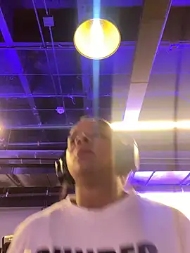 trianawhite online show from December 3, 2024, 8:01 pm