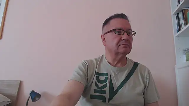 Snapshot of YOU6me chatting on September 11, 2025, 7:52 am YOU6me online show from September 11, 2025, 7:52 am