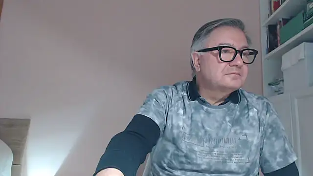 Snapshot of YOU6me chatting on February 1, 2026, 4:05 pm YOU6me online show from February 1, 2026, 4:05 pm