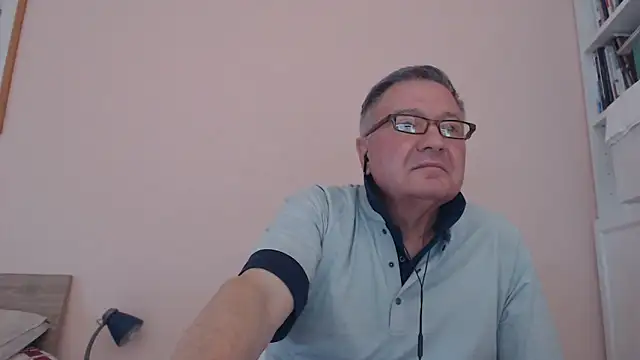 Snapshot of YOU6me chatting on September 26, 2025, 2:35 pm YOU6me online show from September 26, 2025, 2:35 pm