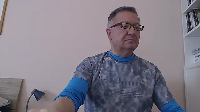 Snapshot of YOU6me chatting on September 30, 2025, 6:30 am YOU6me online show from September 30, 2025, 6:30 am