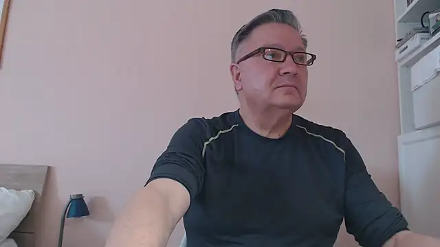 Snapshot of YOU6me chatting on March 1, 2025, 9:51 am YOU6me online show from March 1, 2025, 9:51 am