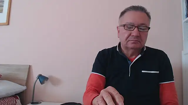 Snapshot of YOU6me chatting on October 24, 2025, 8:02 am YOU6me online show from October 24, 2025, 8:02 am