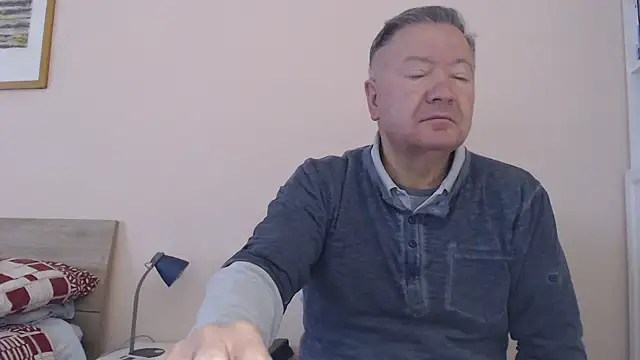 Snapshot of YOU6me chatting on November 3, 2025, 8:29 am YOU6me online show from November 3, 2025, 8:29 am