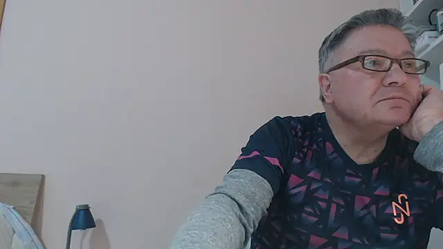 Snapshot of YOU6me chatting on March 5, 2025, 4:35 pm YOU6me online show from March 5, 2025, 4:35 pm